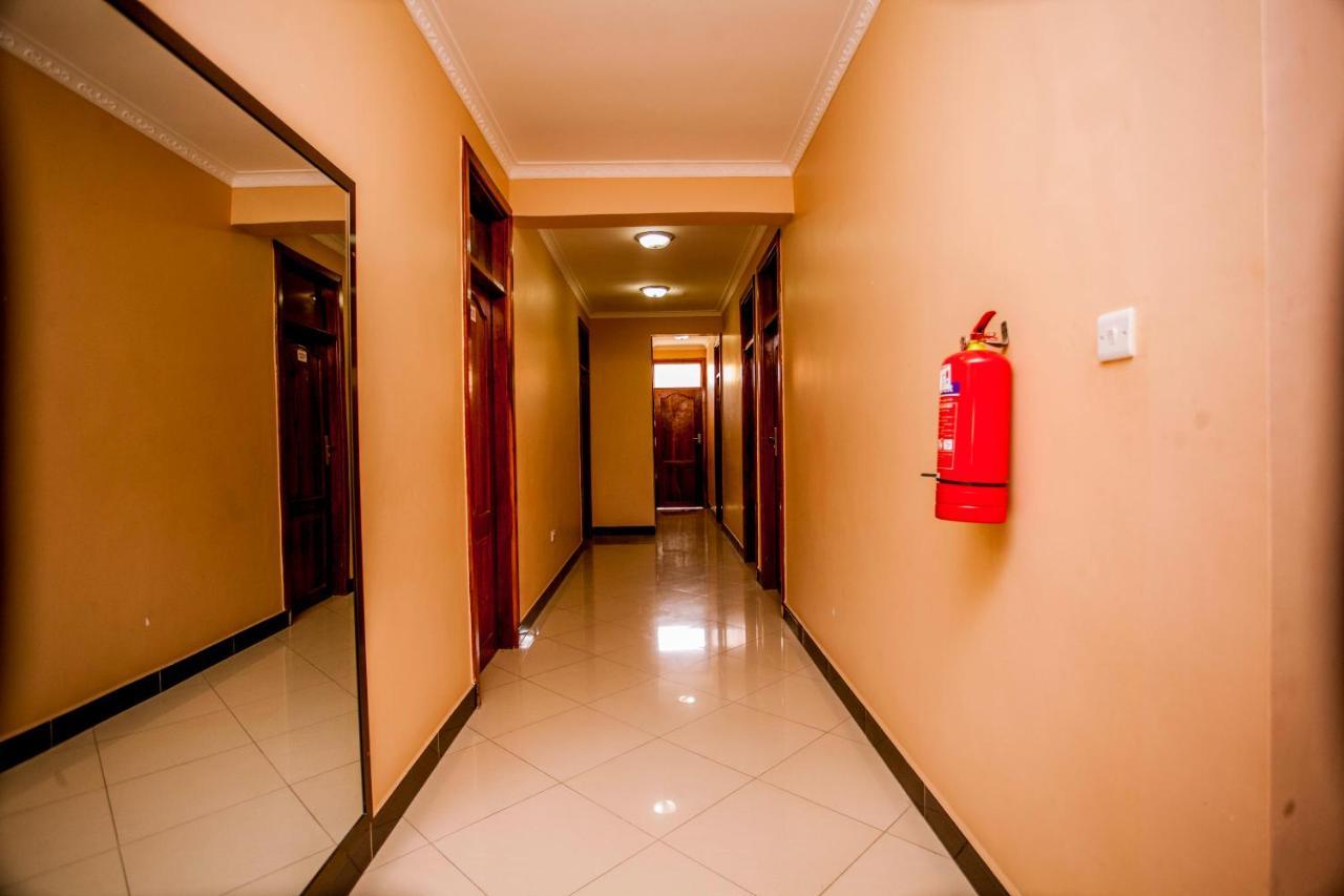 B10 Airport Lodge Дар-эс-Саламе Экстерьер фото